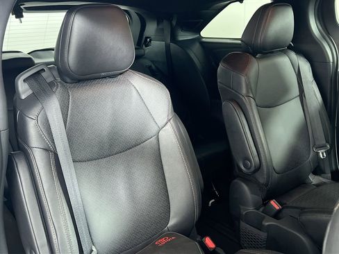 Used 2025 Toyota Sienna Platinum image 30