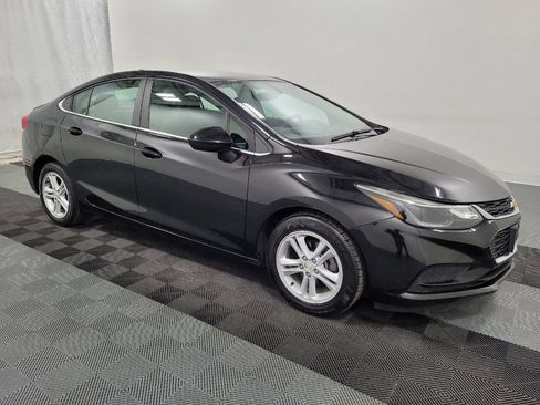 Used 2018 Chevrolet Cruze LT FWD image 11