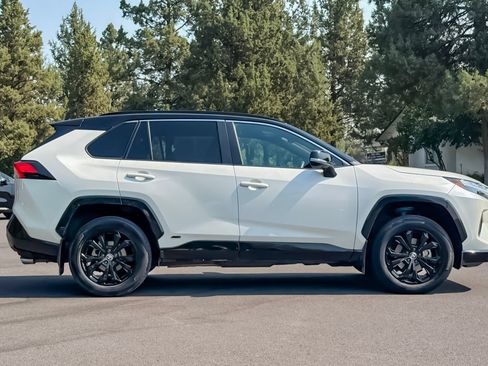 Used 2022 Toyota RAV4 XSE AWD/4WD image 3