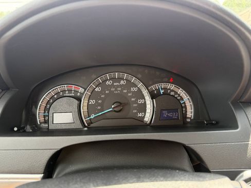 Used 2014 Toyota Camry SE w/ Leather Package FWD image 11