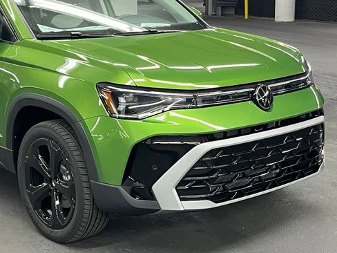 New 2025 Volkswagen Taos SEL image 40