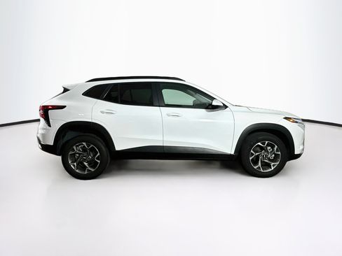 Used 2025 Chevrolet Trax LT FWD image 10