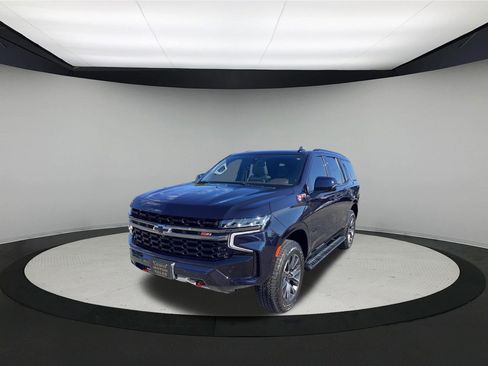 Used 2022 Chevrolet Tahoe Z71 w/ Luxury Package AWD/4WD image 4