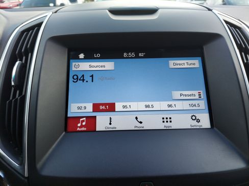 Used 2016 Ford Edge Titanium FWD image 16