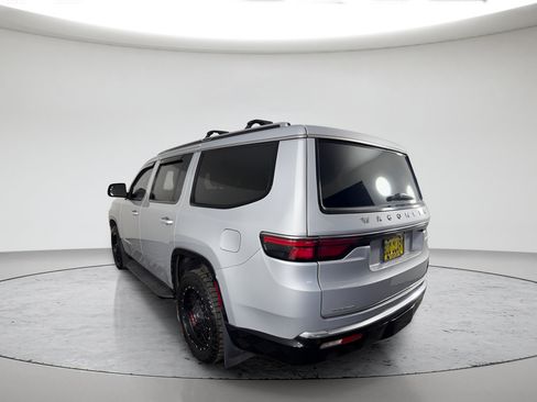Used 2022 Jeep Wagoneer Series III AWD/4WD image 5