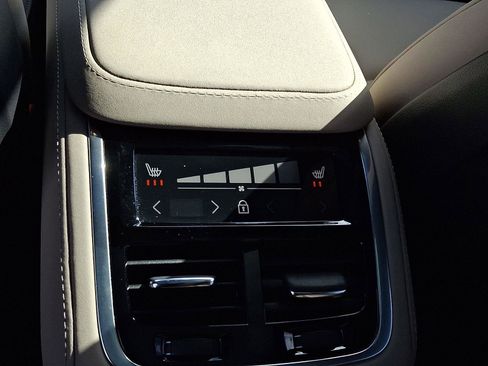 Certified 2025 Volvo XC90 B5 Plus image 12