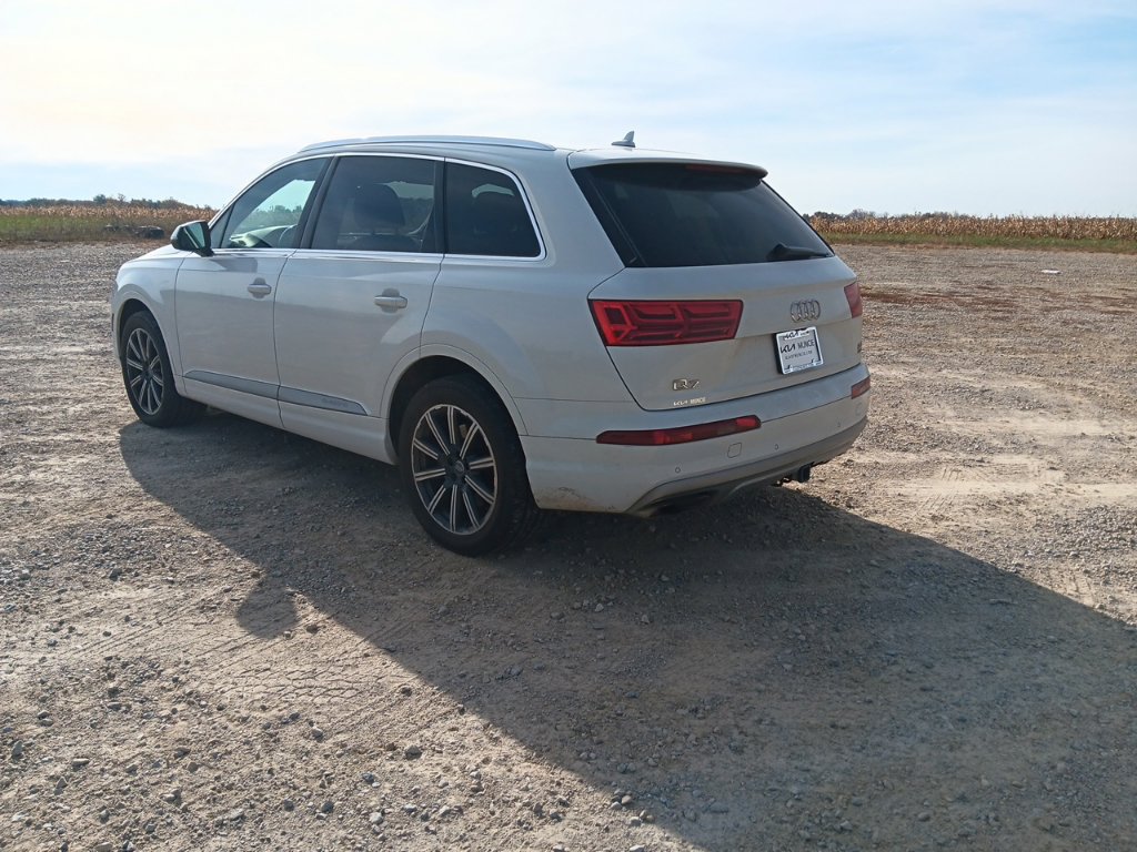 Used 2017 Audi Q7 3.0T Premium Plus w/ Premium Plus Package AWD/4WD image 10
