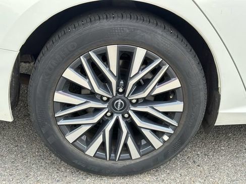 Used 2025 Nissan Altima 2.5 SV FWD image 13