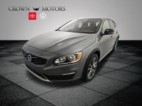 Used 2017 Volvo V60 T5 Cross Country w/ Convenience Package AWD/4WD image 3