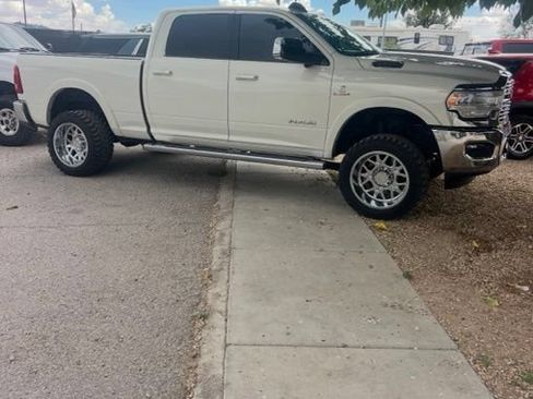 Used 2022 RAM 2500 Laramie AWD/4WD image 2