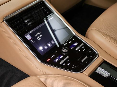 Used 2018 Porsche Panamera 4S AWD/4WD image 25