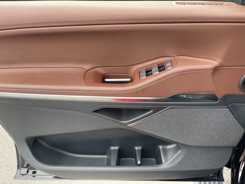 Used 2025 Lincoln Navigator Reserve AWD/4WD image 12