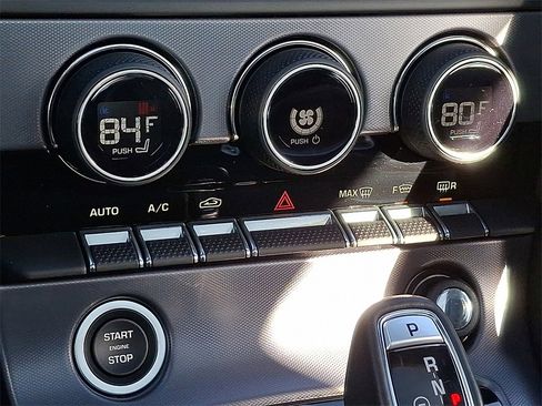 Used 2023 Jaguar F-TYPE P450 image 19