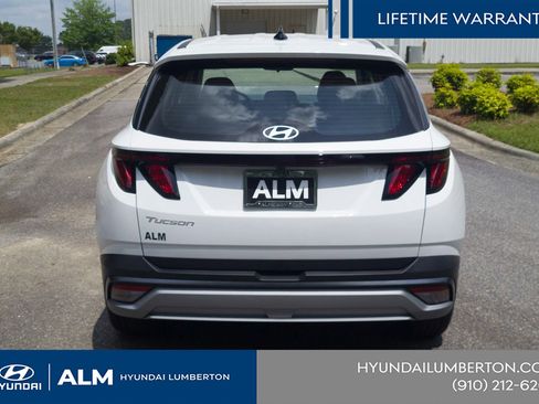 New 2025 Hyundai Tucson SE image 8