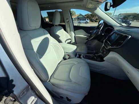 Certified 2020 Jeep Cherokee Limited image 11