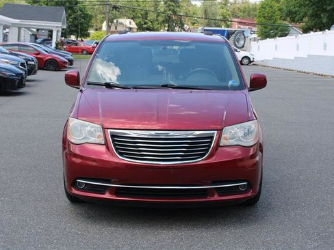 Used 2013 Chrysler Town & Country Touring FWD image 2