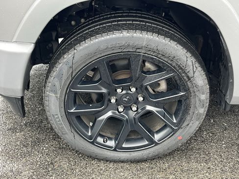 Used 2022 RAM 1500 Laramie AWD/4WD image 14
