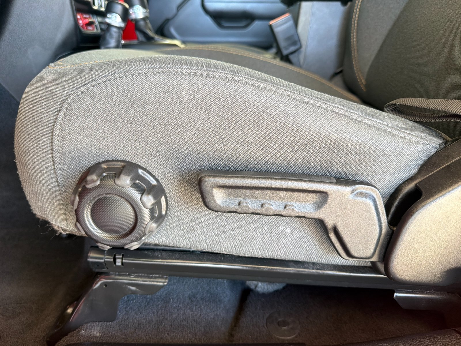 Used 2025 Jeep Wrangler Unlimited Sport AWD/4WD image 13