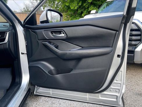 Used 2025 Nissan Rogue SV image 22