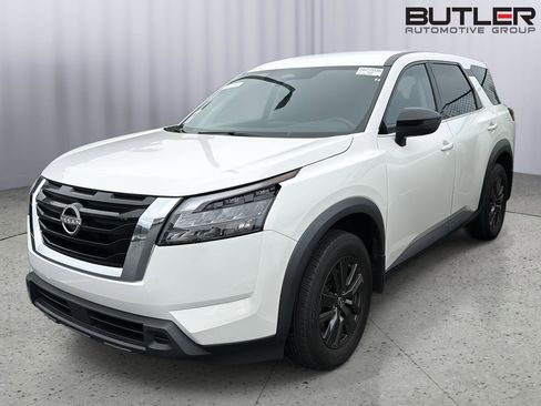 Used 2024 Nissan Pathfinder S FWD image 2
