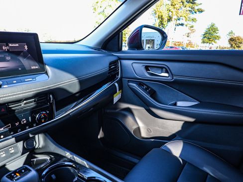 New 2025 Nissan Rogue SL image 39