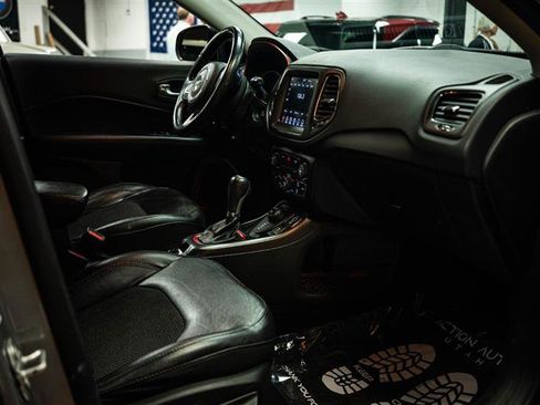 Used 2019 Jeep Compass Trailhawk AWD/4WD image 13