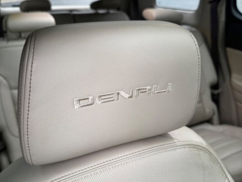 Used 2017 GMC Acadia Denali w/ Technology Package AWD/4WD image 25