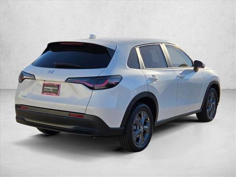 New 2026 Honda HR-V LX image 2