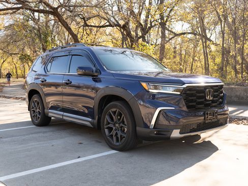 Certified 2024 Honda Pilot Touring image 2