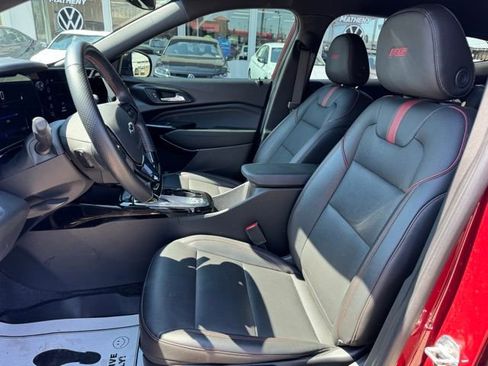 Used 2025 Chevrolet Trax RS w/ Driver Confidence Package FWD image 11