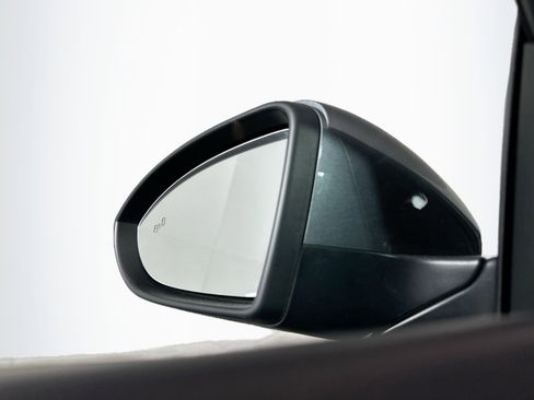 Used 2025 Volkswagen Jetta SE image 16