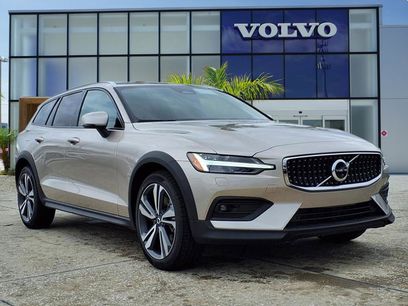 New 2026 Volvo V60 B5 Cross Country Plus w/ Protection Package Premier