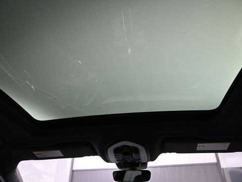 Used 2025 Porsche Macan image 27