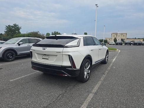 Used 2024 Cadillac Lyriq Tech AWD/4WD image 8