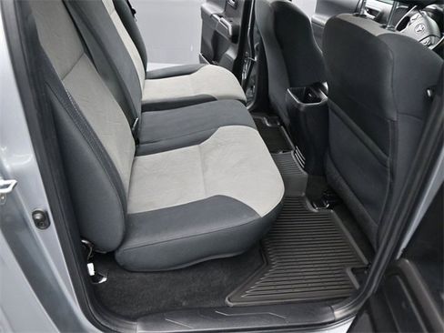 Used 2022 Toyota Tacoma TRD Off-Road image 14