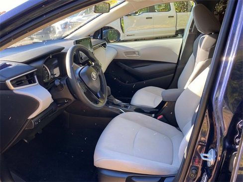 Used 2022 Toyota Corolla LE image 11