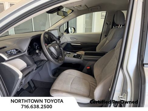 Used 2024 Toyota Sienna LE AWD/4WD image 12