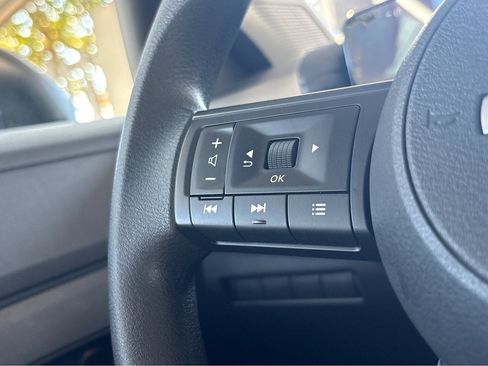 Used 2025 Nissan Kicks S image 12