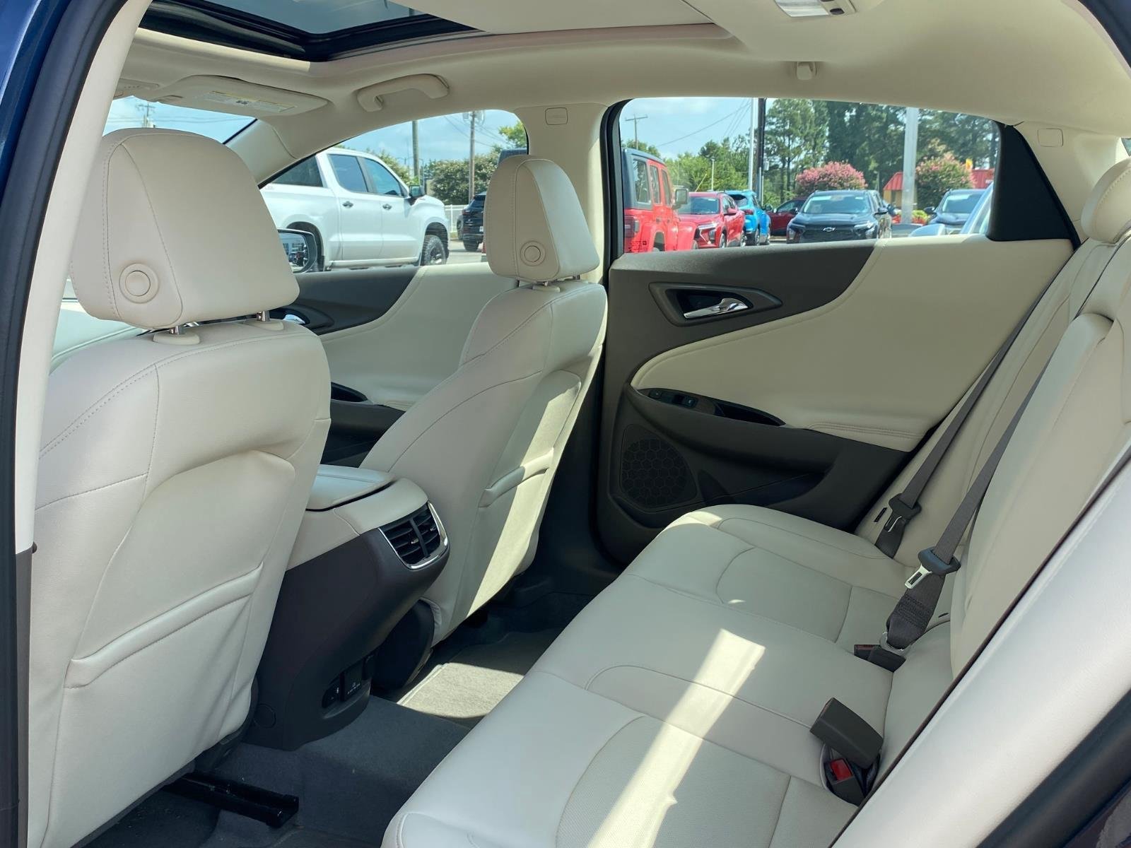 Used 2022 Chevrolet Malibu Premier FWD image 23