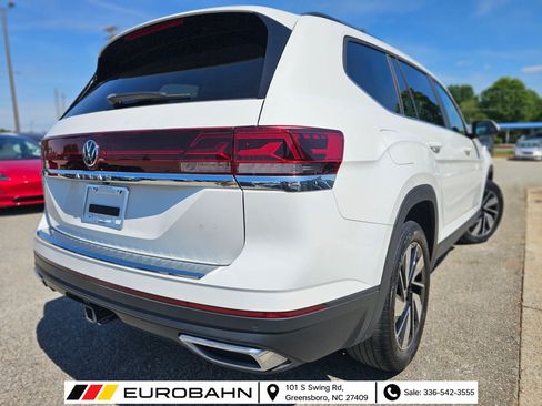 Used 2024 Volkswagen Atlas SE w/ Panoramic Sunroof Package FWD image 5
