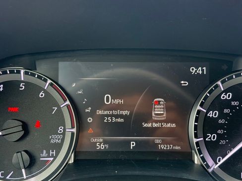 Used 2023 Toyota Highlander XLE FWD image 10