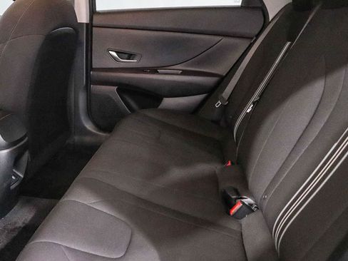Used 2025 Hyundai Elantra Hybrid FWD image 18