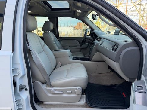 Used 2010 Chevrolet Avalanche LT w/ Suspension Package, Off-Road image 18