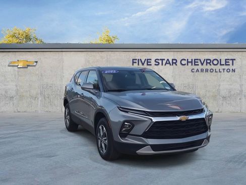 Used 2025 Chevrolet Blazer LT FWD image 2