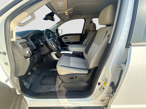Used 2024 Nissan Titan SV w/ SV Convenience Package image 20