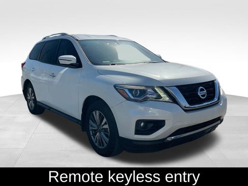 Used 2019 Nissan Pathfinder SV FWD image 3