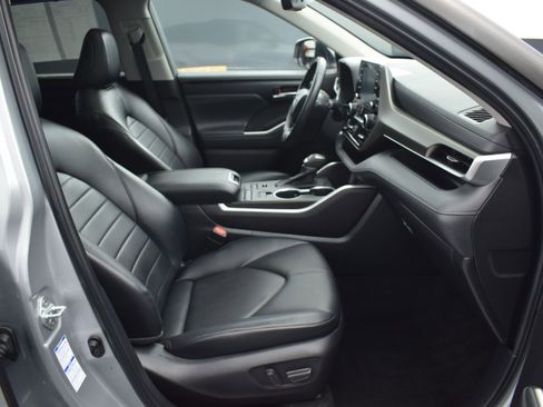 Used 2022 Toyota Highlander XLE image 10