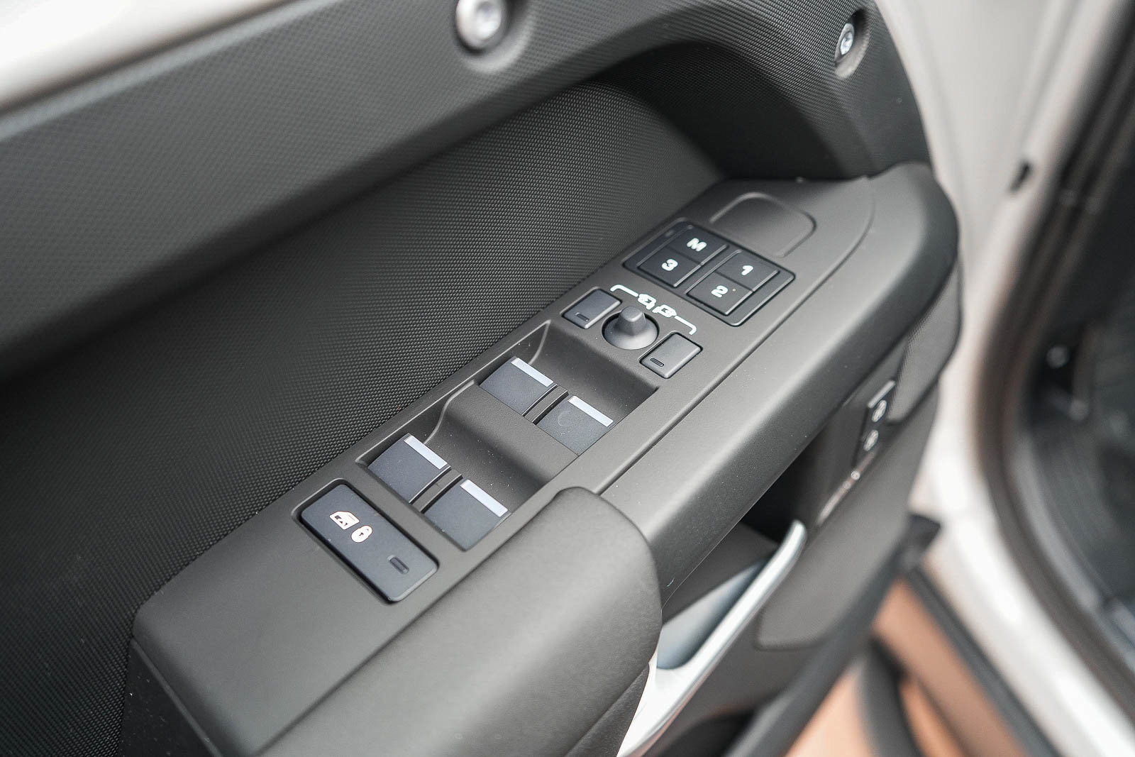 New 2026 Land Rover Defender 110 S AWD/4WD image 19
