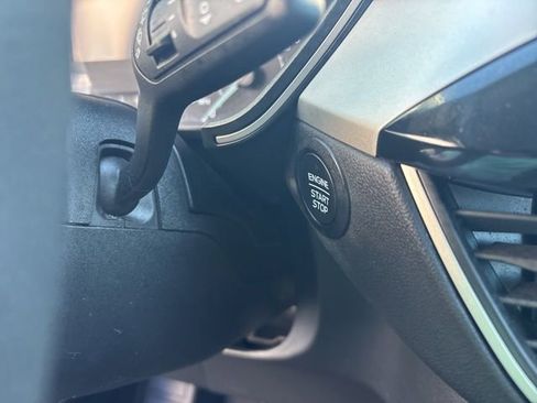 Used 2022 Ford Escape SE FWD image 19