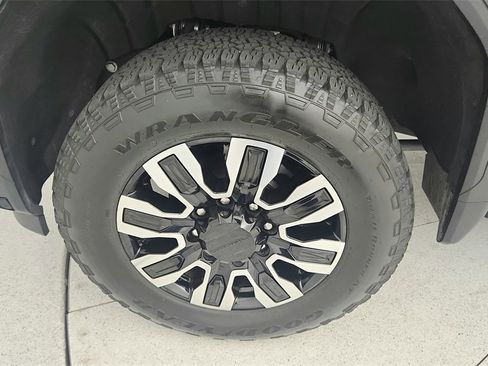 Used 2025 GMC Sierra 2500 Denali Ultimate image 31